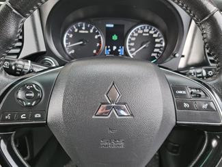 2020 Mitsubishi Outlander - Thumbnail