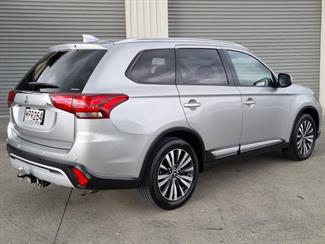 2020 Mitsubishi Outlander - Thumbnail