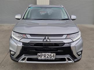 2020 Mitsubishi Outlander - Thumbnail