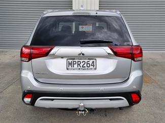 2020 Mitsubishi Outlander - Thumbnail