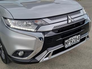 2020 Mitsubishi Outlander - Thumbnail