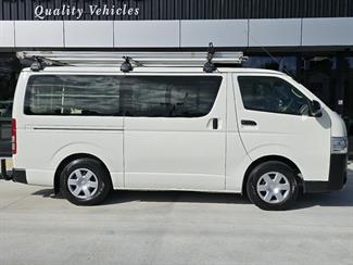 2015 Toyota Hiace - Thumbnail