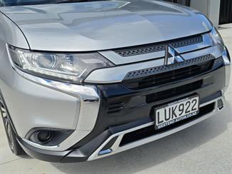 2018 Mitsubishi Outlander - Thumbnail