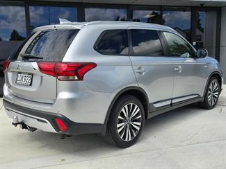 2018 Mitsubishi Outlander - Thumbnail