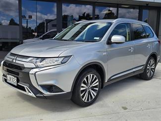 2018 Mitsubishi Outlander - Thumbnail