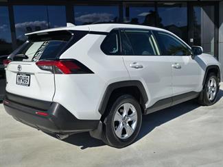 2019 Toyota RAV4 - Thumbnail