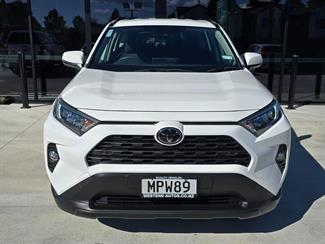 2019 Toyota RAV4 - Thumbnail