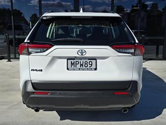 2019 Toyota RAV4 - Thumbnail