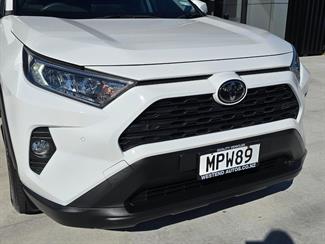 2019 Toyota RAV4 - Thumbnail