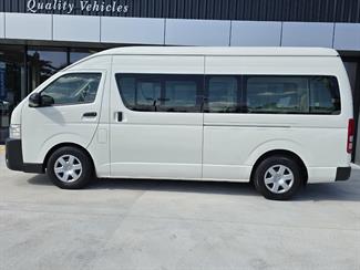 2015 Toyota Hiace - Thumbnail