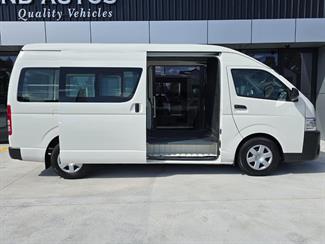 2015 Toyota Hiace - Thumbnail