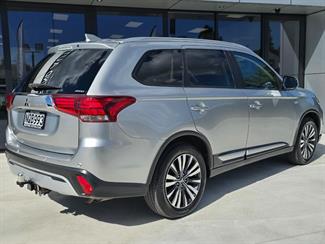 2021 Mitsubishi Outlander - Thumbnail