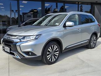 2021 Mitsubishi Outlander - Thumbnail