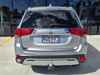 2021 Mitsubishi Outlander - Thumbnail