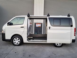 2018 Toyota Hiace - Thumbnail